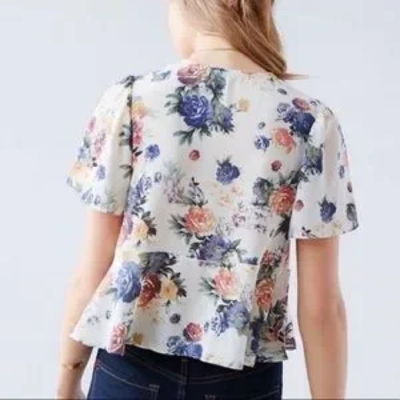 UO Kimchi Blue floral top - Picture 3 of 9